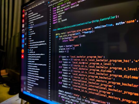 システム開発に使用される主要言語16選
