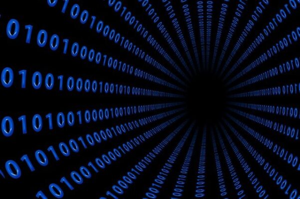 2進法により0と1のみ表示された画面